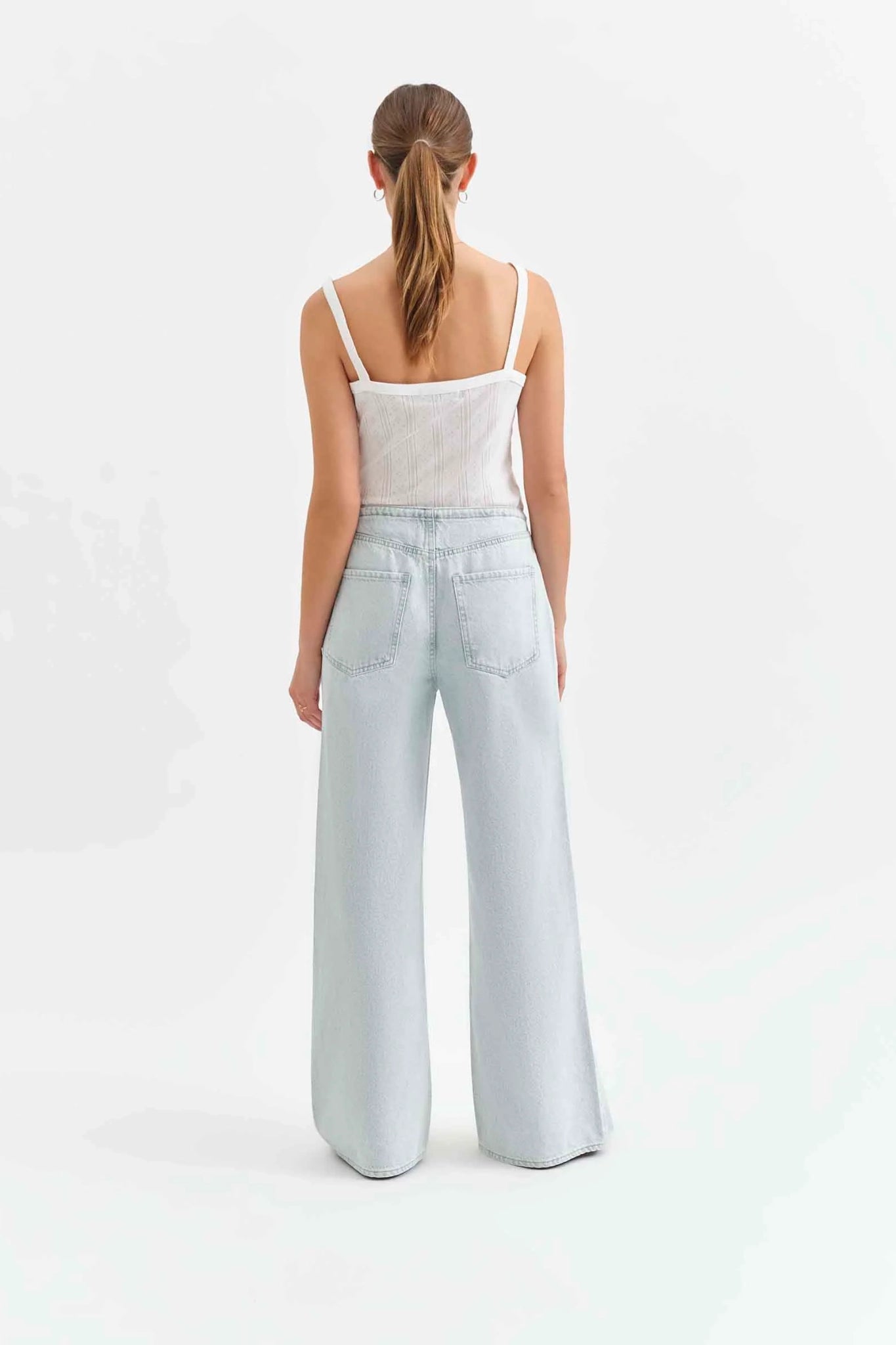 Ámbar Mid Rise Wide Leg Jean