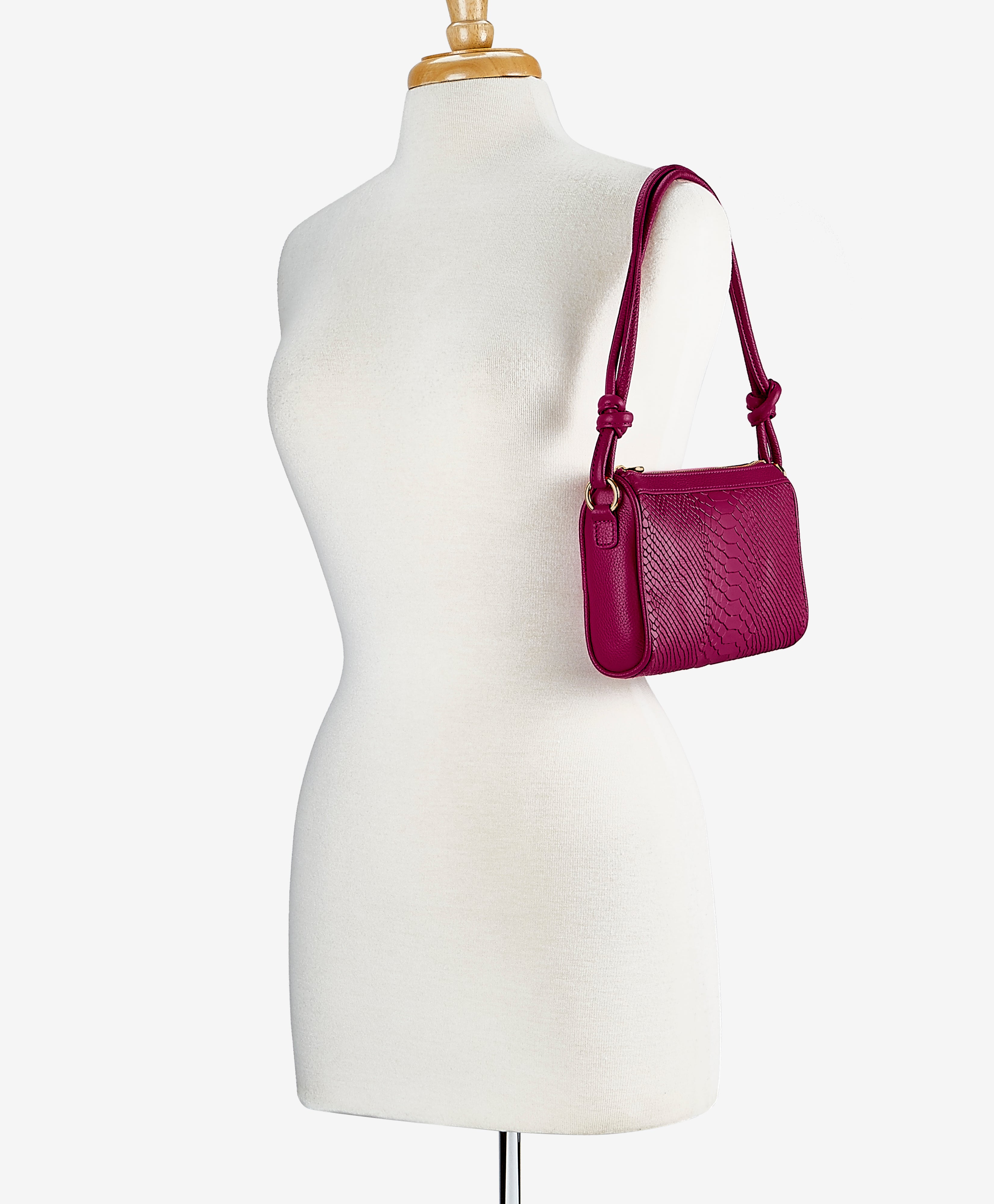Majestad Brise Shoulder Bag